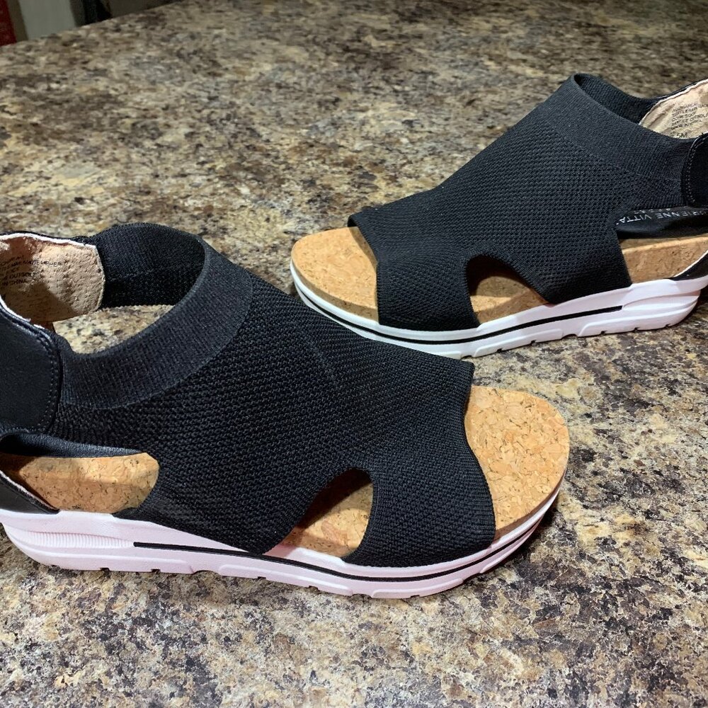 Adrienne Vittadini wedges in size 7 1/2 in black/shoe